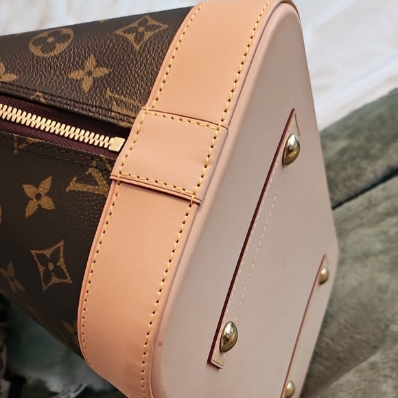 Louis Vuitton Alma GM Monogram Near Excellent Conditions - Picture 9 of 14